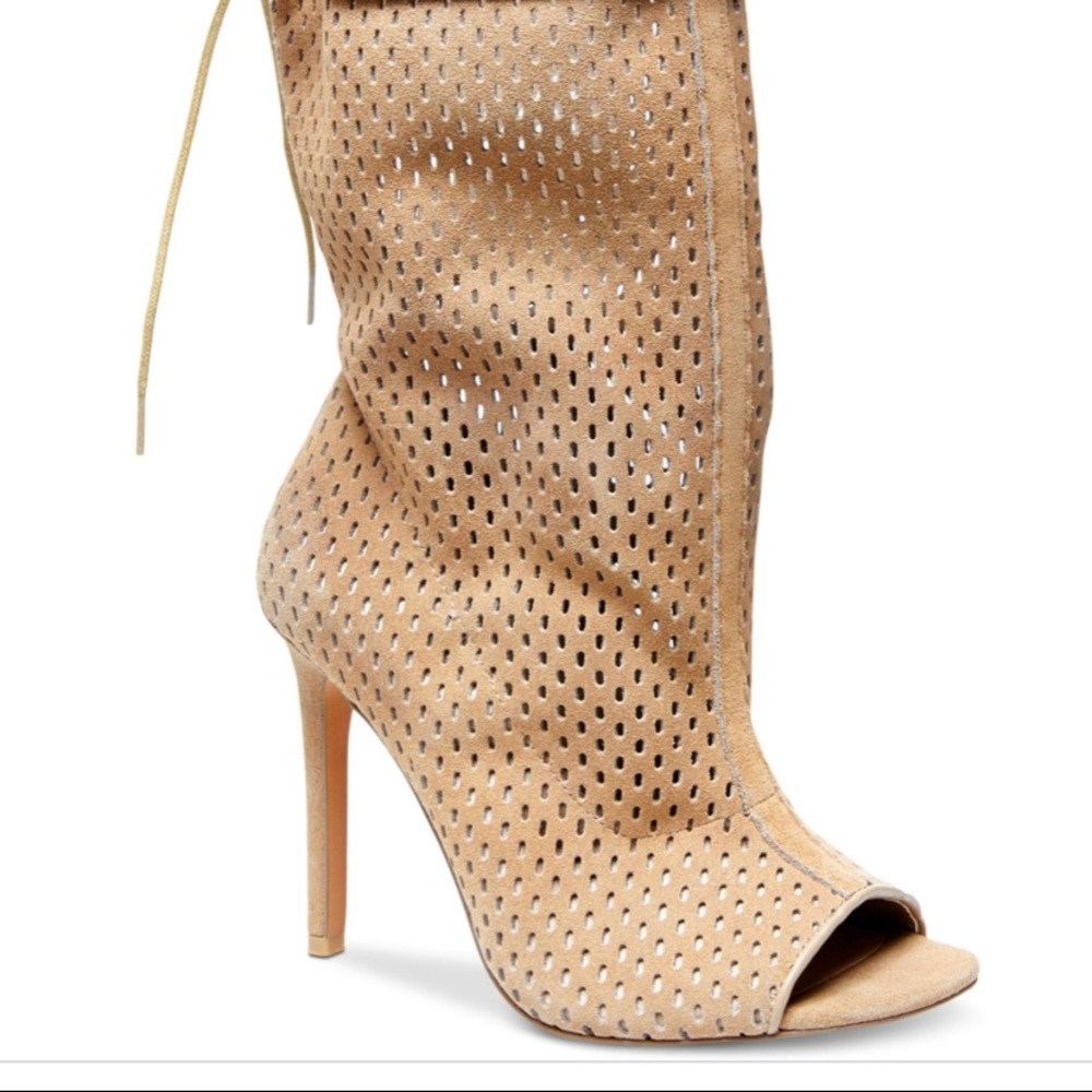 Steve Madden Foresaken caged open-toe bootie
Size: 38.5